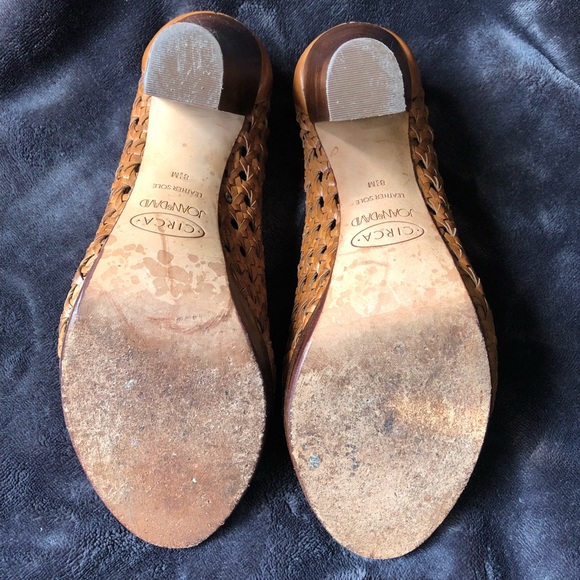 Joan & David | Circa Joan & David Heels - Picture 7 of 8